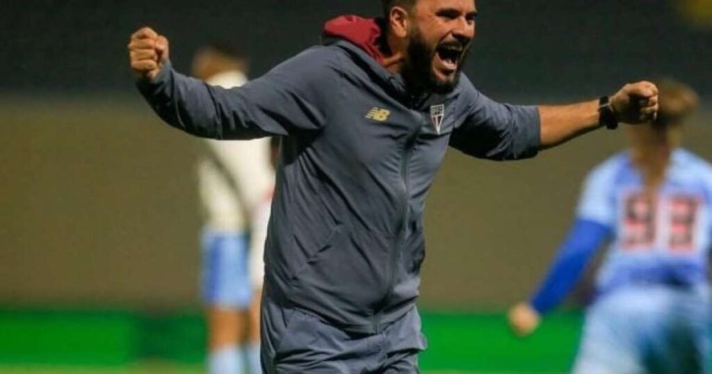 Palmeiras mira técnico do São Paulo para comandar equipe feminina