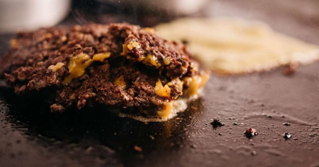 Hambúrguer artesanal é mais saudável mesmo? Nutricionista explica