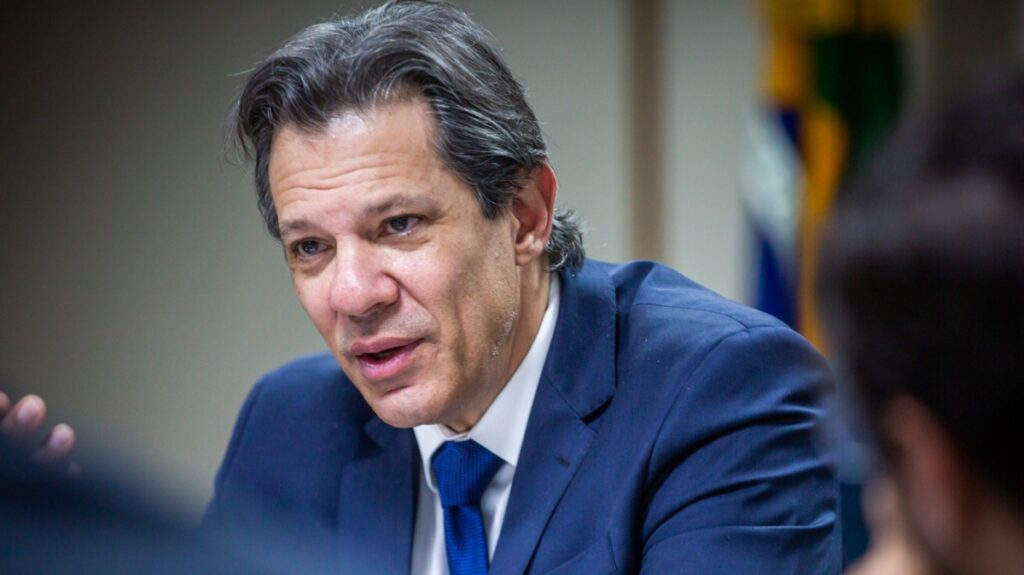 Eduardo age em nome dos Bolsonaro para conspirar contra o Brasil