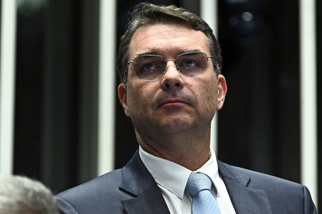 tarifas têm motivação política e defende anistia