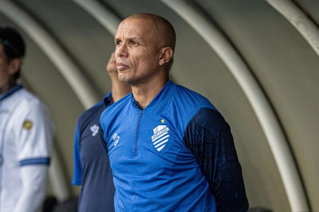 Antes de enfrentar o Vasco na Copa do Brasil, CSA demite treinador
