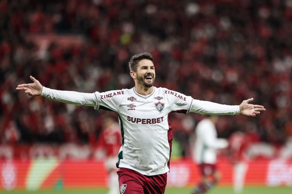 Everaldo vive noite de heri no Beira-Rio e d vantagem ao Fluminense sobre o Inter