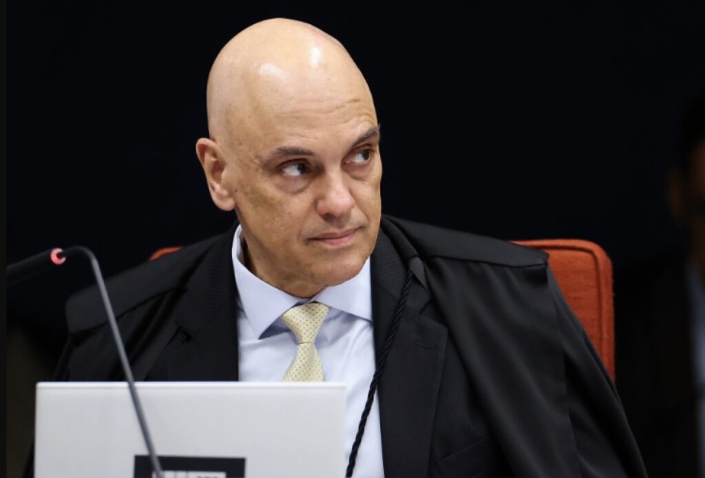 Moraes proíbe acampamentos na Praça dos Três Poderes