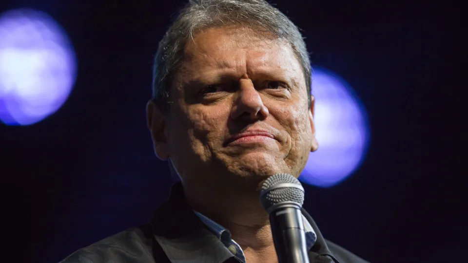 Governo Lula minimiza tentativa de Tarcísio de negociar com EUA e vê ação para reduzir críticas