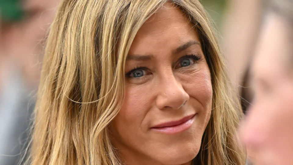 Jennifer Aniston é vista com novo affair durante viagem a Maiorca