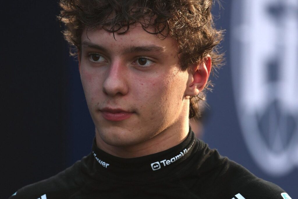 Marko critica pressão que Mercedes colocou sobre Antonelli