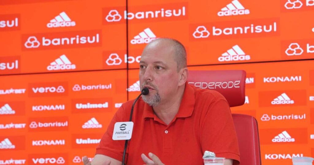 Presidente do Inter se manifesta após eliminação e crava permanência de Roger Machado