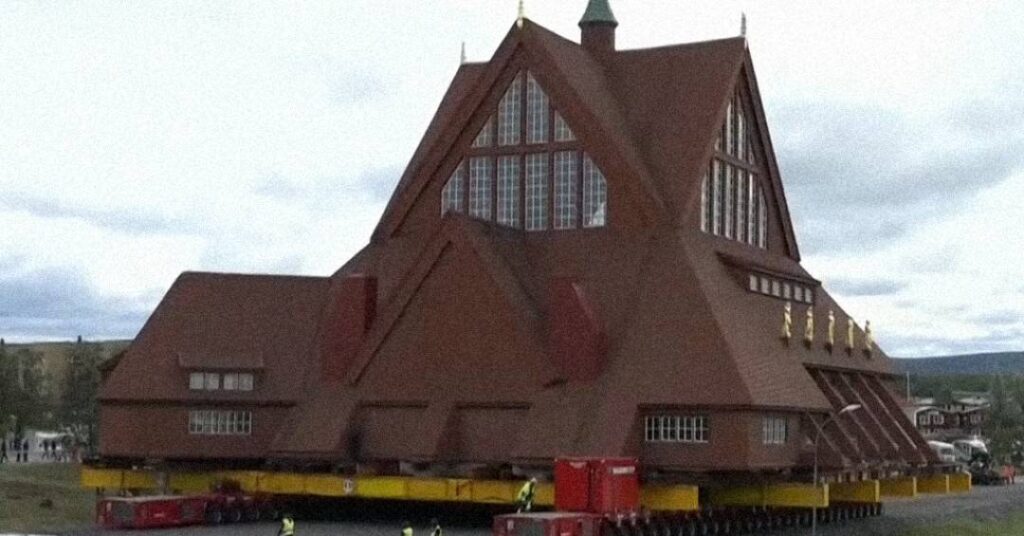 Igreja centenária é “rebocada” na Suécia devido à expansão de mina de ferro