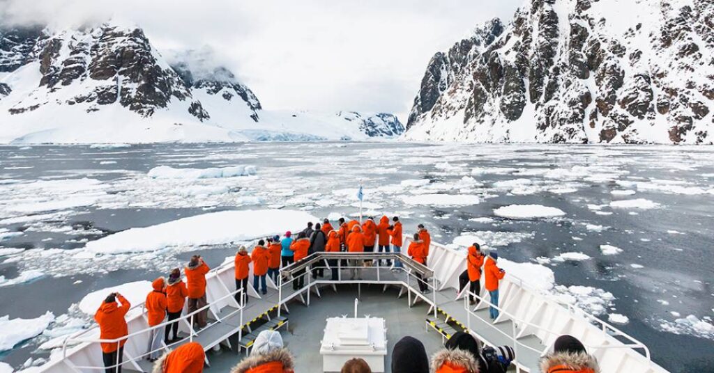 Turismo de luxo contribui para poluição dez vezes maior na Antártida
