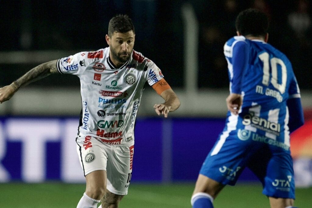 Pouco eficientes, Operrio e Ava empatam sem gols em Ponta Grossa