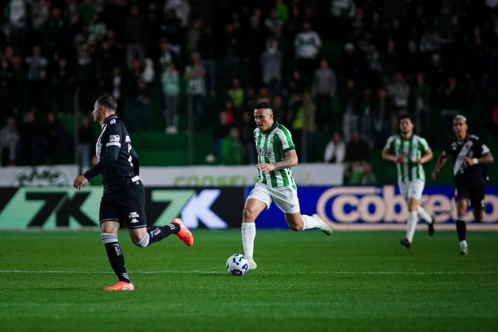 Juventude vence duelo direto contra o Vasco e fica mais perto de deixar o Z4
