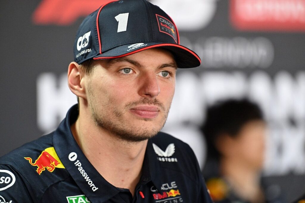 Verstappen está certo em ficar na Red Bull para 2026?