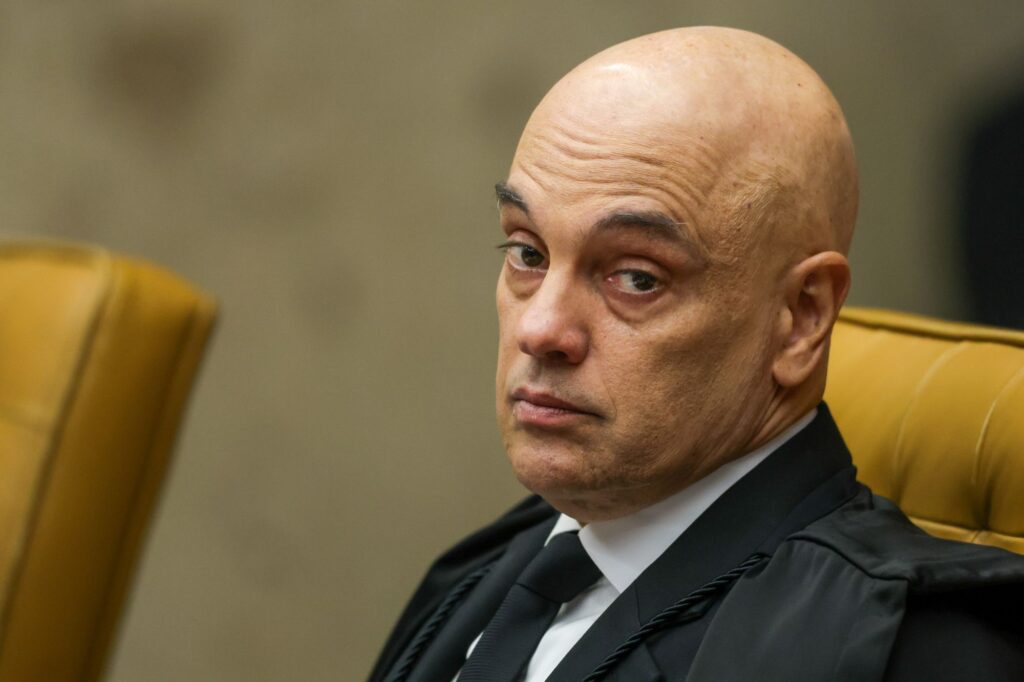 X denuncia ordens de Moraes aos EUA e faz alerta sobre censura