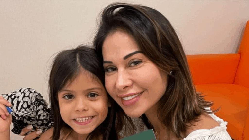 Maíra Cardi explica motivo de ter fechado rede social da filha Sophia