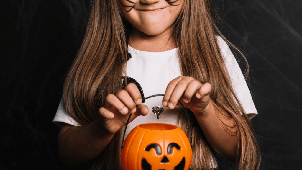 9 artesanatos de Halloween para fazer com seu filho