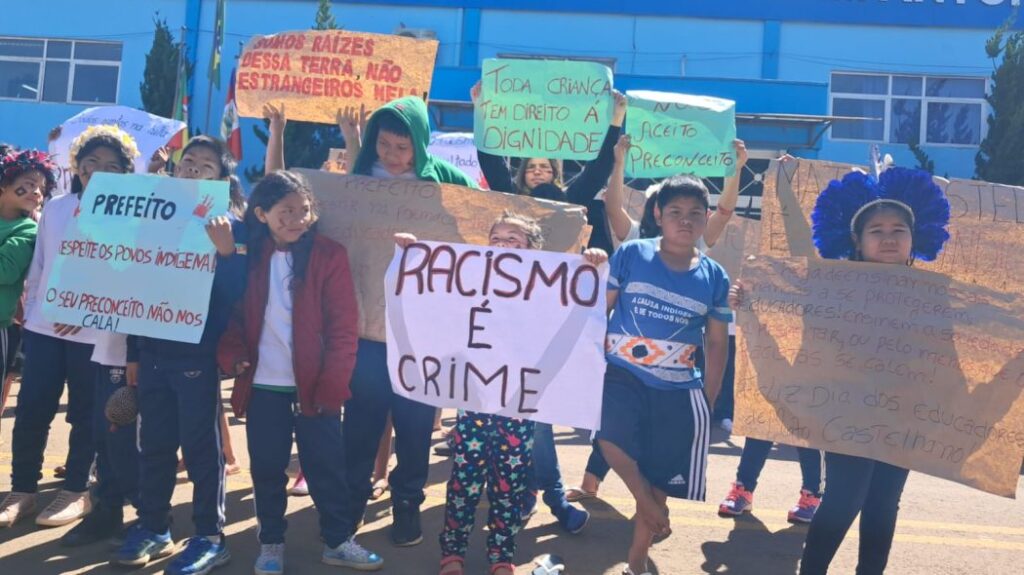 Crianças indígenas são vítimas de racismo durante celebração do Dia das Crianças em Mato Castelhano (RS)