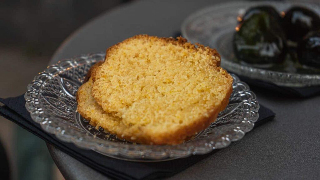 Receita fácil e tradicional de bolo de pão-de-ló