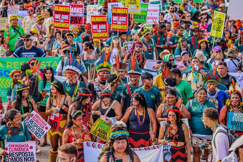 Marcha Global Indígena pressiona COP30 por reconhecimento de direitos territoriais e garantia plena de participação em decisões climáticas