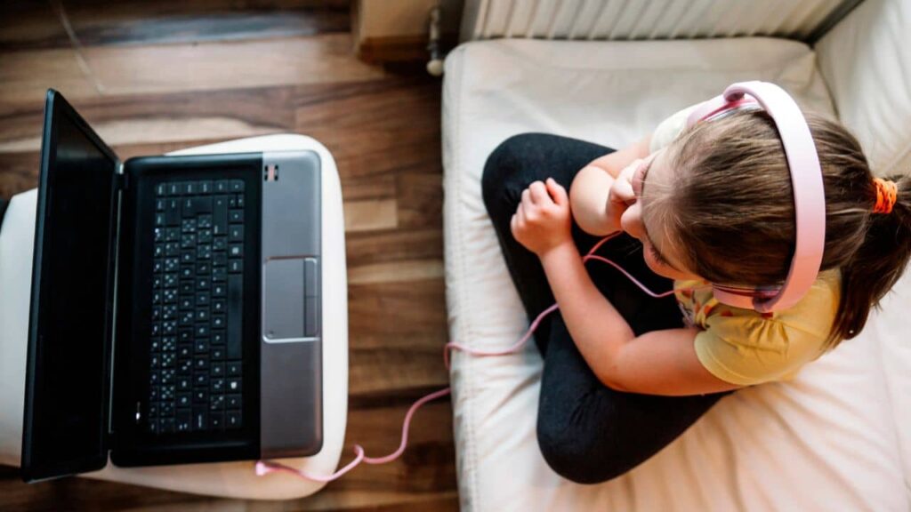 Novas regras no Roblox: checagem facial de idade e restrições no chat para segurança