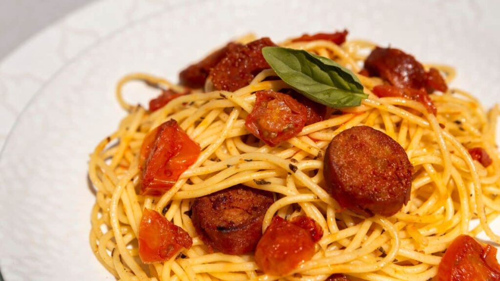 Receita simples de macarronada de linguiça calabresa