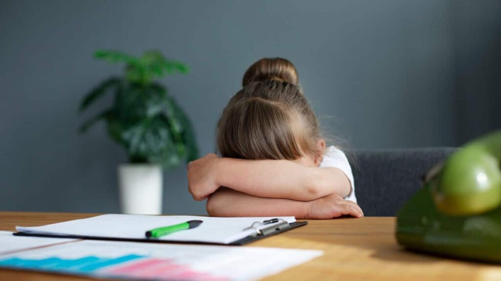 Seu filho parece ser sensível e chora por qualquer coisa? Veja como ajudá-lo- Pais e Filhos