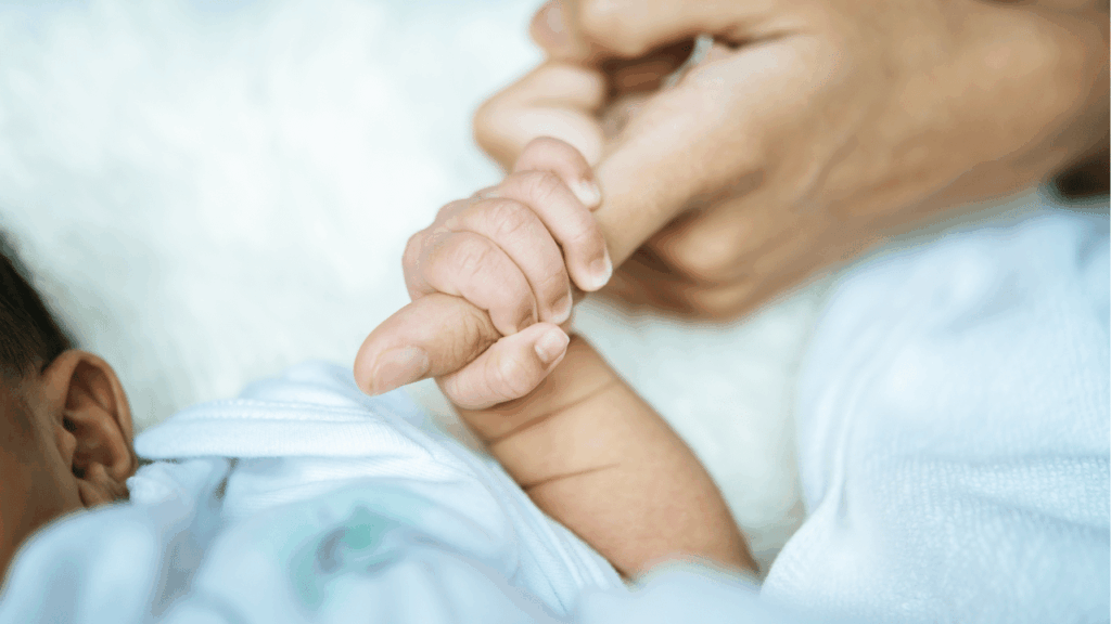 Influenciadora leva susto após vidro despencar em sua casa- Pais e Filhos