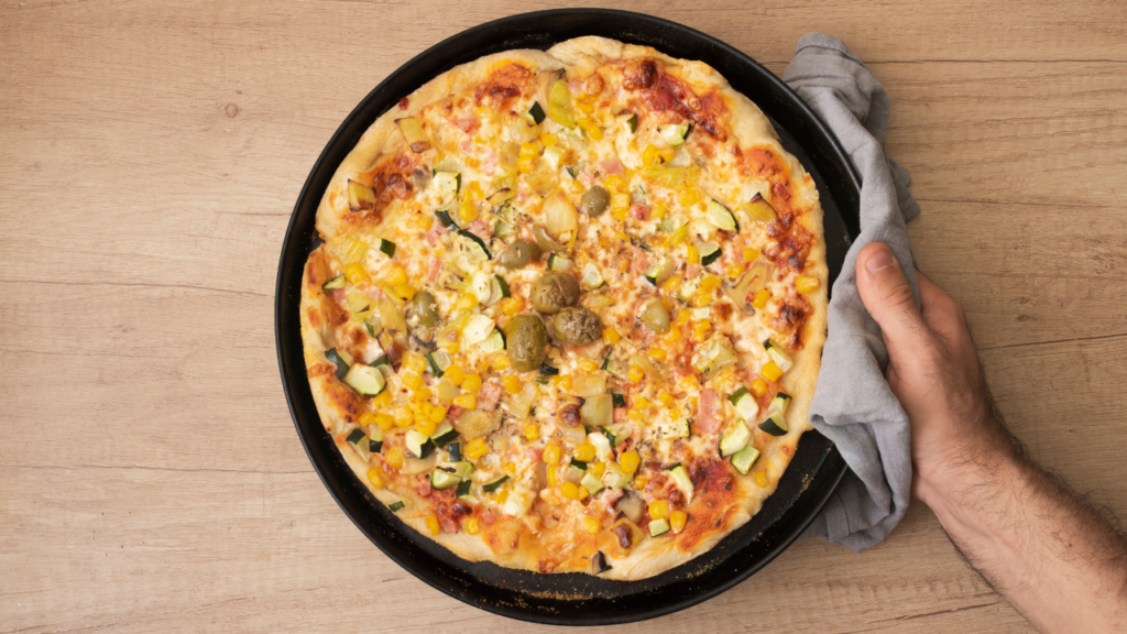 Receita simples de pizza na frigineira para lanche em família