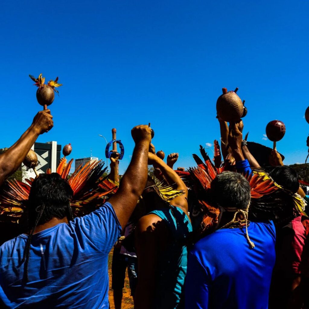 Carta política do Fórum Nacional de Lideranças Indígenas da APIB aos parentes no governo